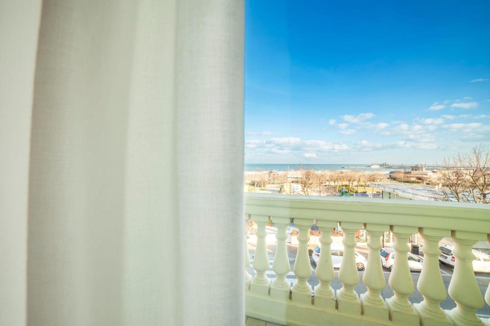 Hotel Nuovo Belvedere Rimini Bagian luar foto