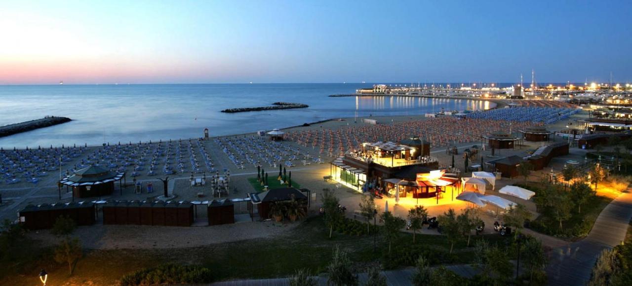 Hotel Nuovo Belvedere Rimini Bagian luar foto